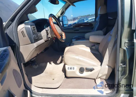 2001 Ford Excursion Limited from USA, damaged, VIN 1FMNU42F51EA09070